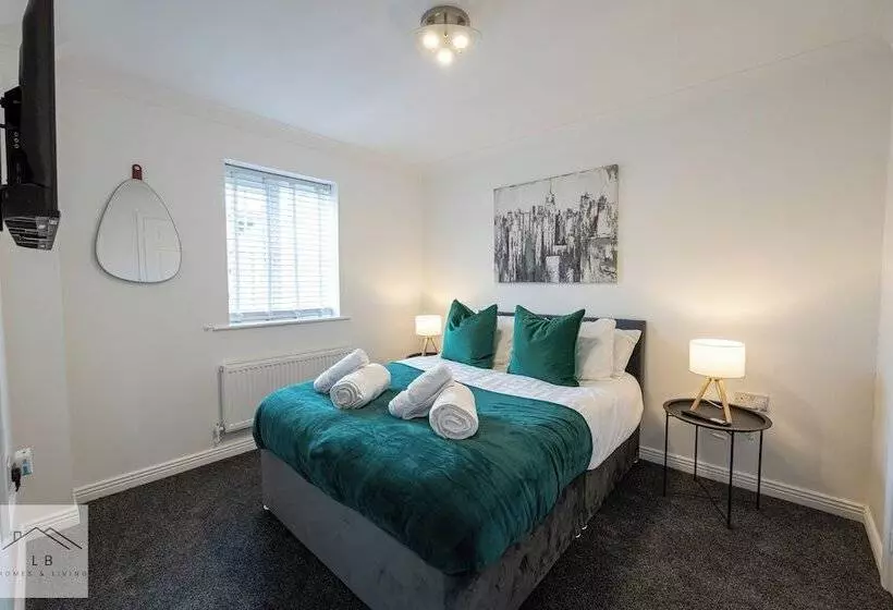 レジデンス Comfy House   Sleeps 14   14 Min To City Centre