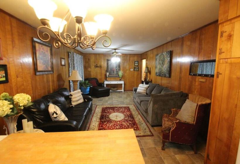 اقامتگاه Mom S House