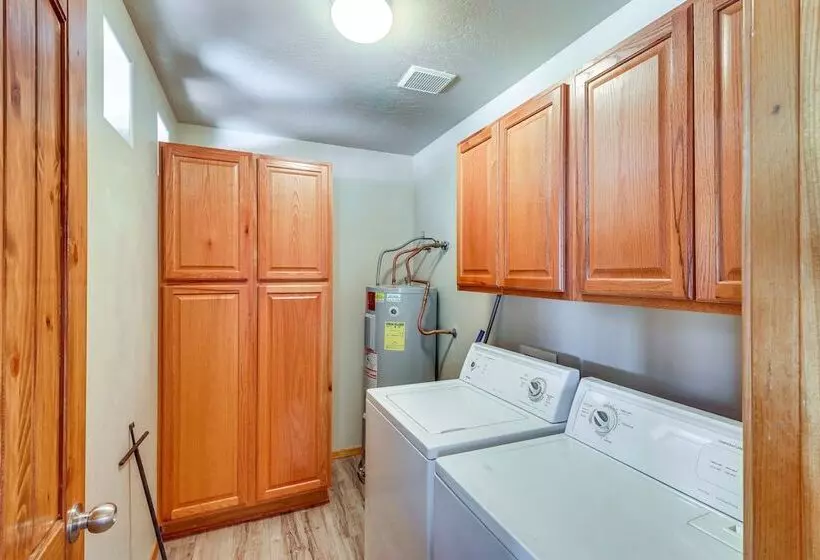 Near Lakes & Trails: Pet Friendly Cabin In Arizona