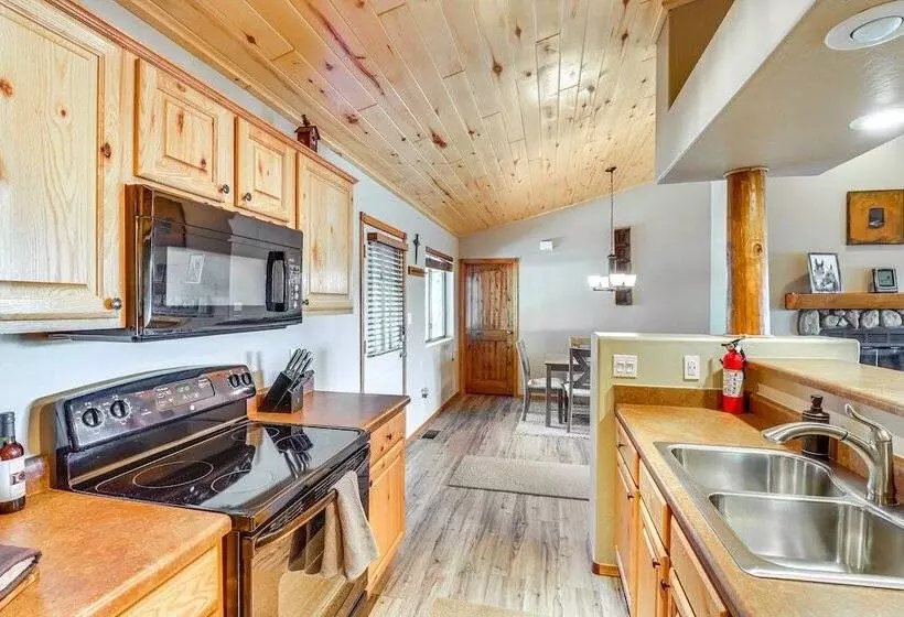 Near Lakes & Trails: Pet Friendly Cabin In Arizona