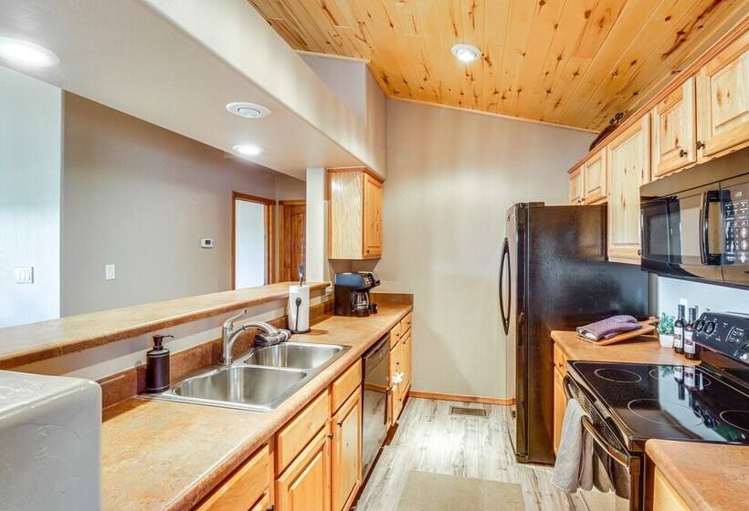 Near Lakes & Trails: Pet Friendly Cabin In Arizona