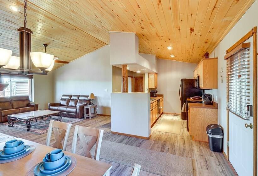 Near Lakes & Trails: Pet Friendly Cabin In Arizona