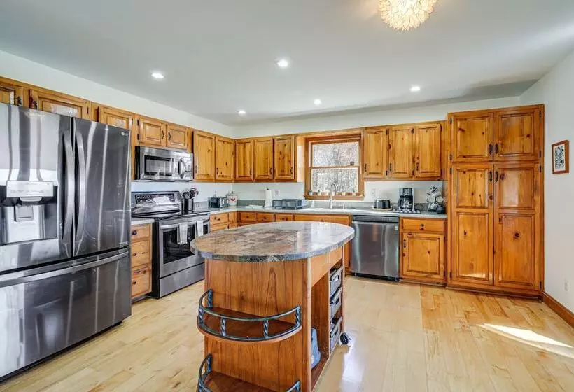 Sky Valley Retreat W/ Fire Pit & Mountain Views!