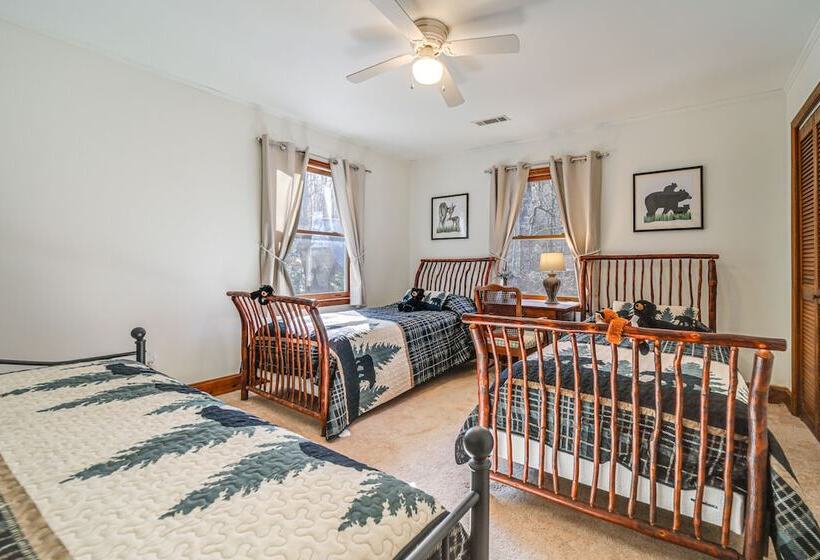 Sky Valley Retreat W/ Fire Pit & Mountain Views!