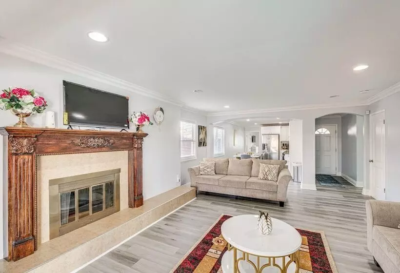 South Central Los Angeles Home W/ Patio