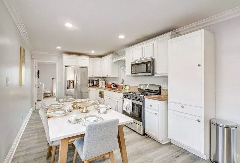 South Central Los Angeles Home W/ Patio