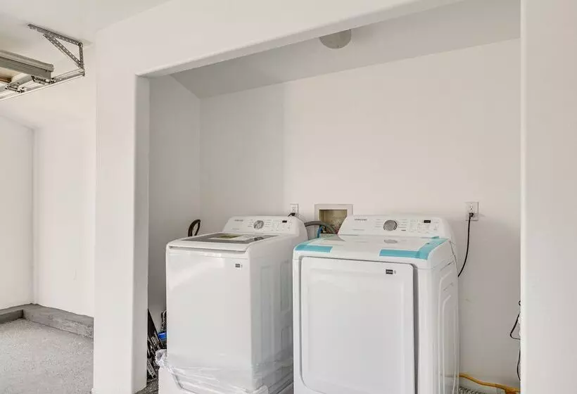 South Central Los Angeles Home W/ Patio