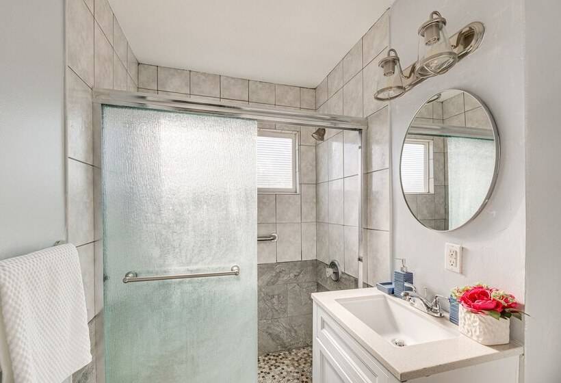 South Central Los Angeles Home W/ Patio