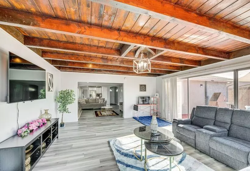 South Central Los Angeles Home W/ Patio