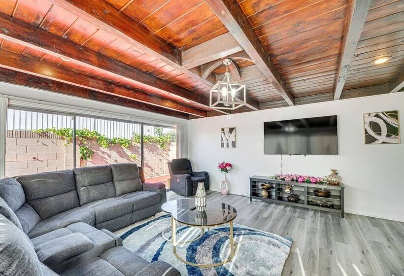 South Central Los Angeles Home W/ Patio