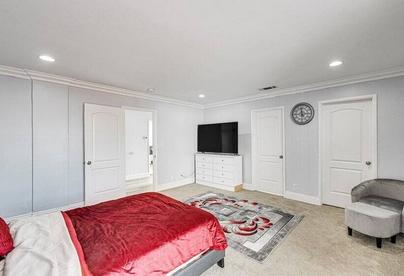 South Central Los Angeles Home W/ Patio