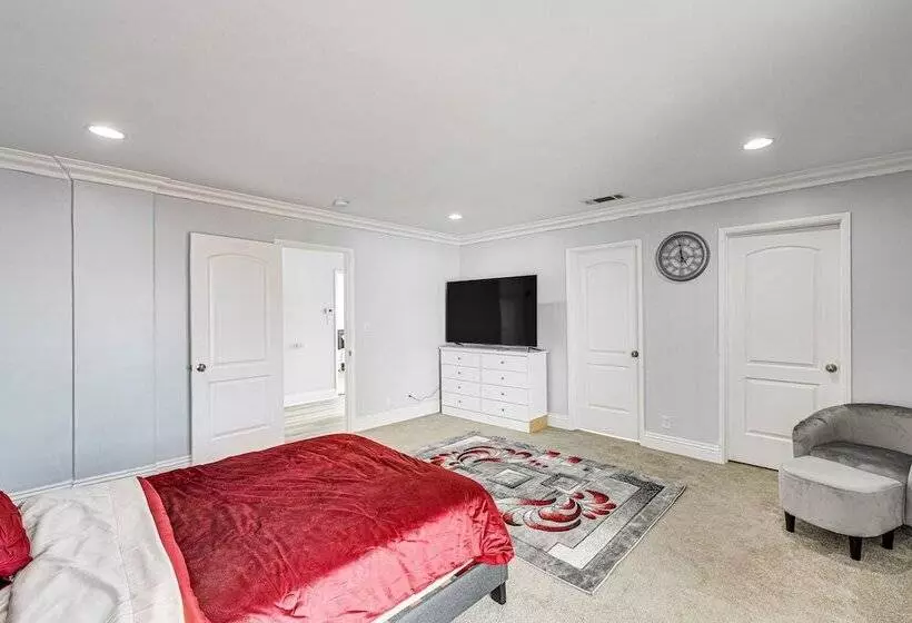 South Central Los Angeles Home W/ Patio