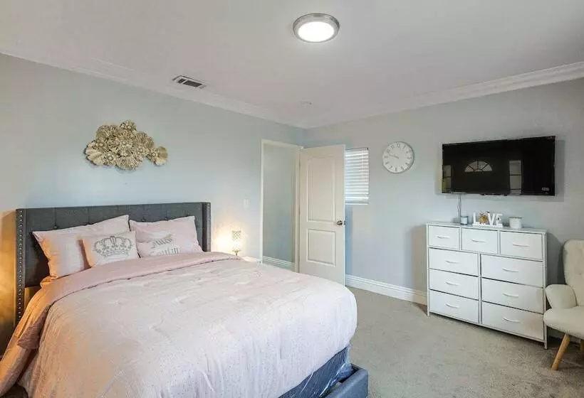 South Central Los Angeles Home W/ Patio