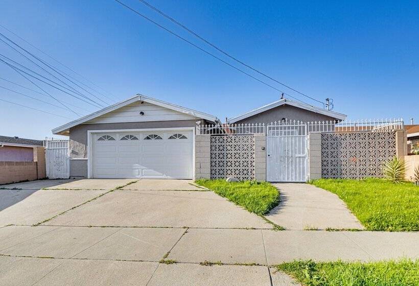 South Central Los Angeles Home W/ Patio