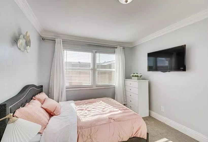 South Central Los Angeles Home W/ Patio