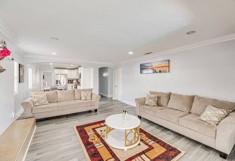 South Central Los Angeles Home W/ Patio