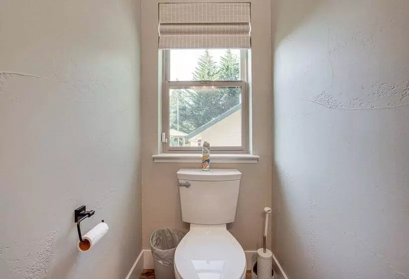 Spacious Arnold Cabin W/ Patio & Gas Grill!