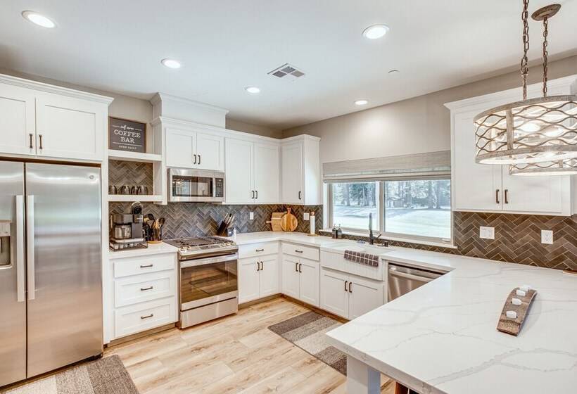 Spacious Arnold Cabin W/ Patio & Gas Grill!