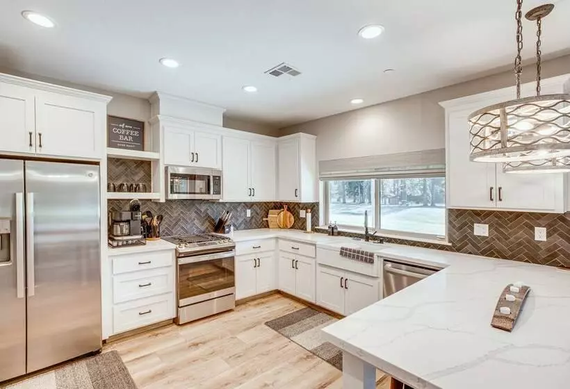 Spacious Arnold Cabin W/ Patio & Gas Grill!