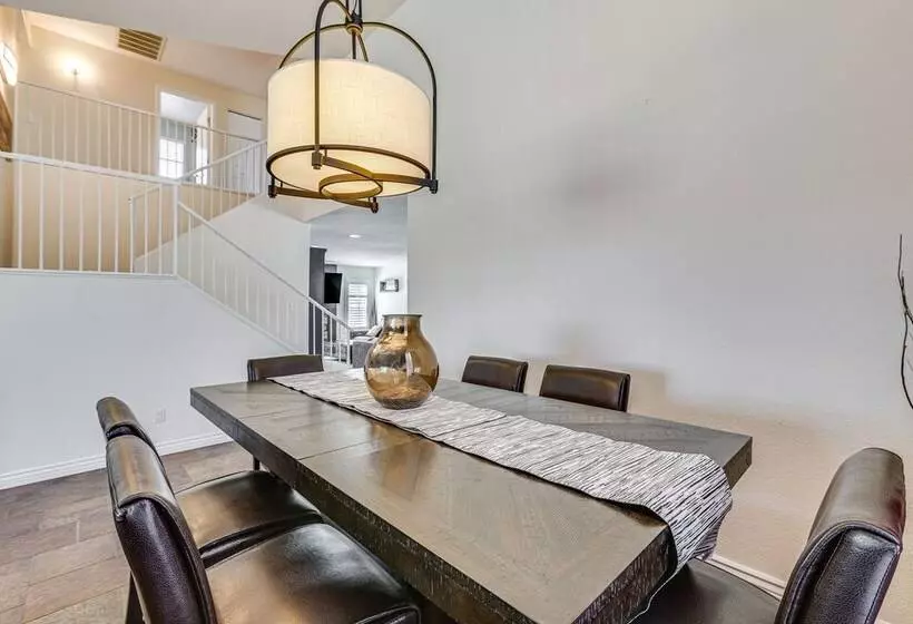 Spacious Glendale Home: Walk To State Farm Stadium