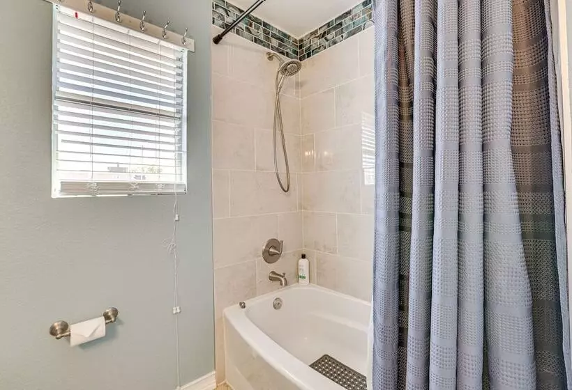 Spacious Glendale Home: Walk To State Farm Stadium