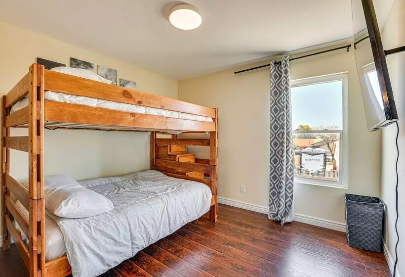 Spacious Glendale Home: Walk To State Farm Stadium