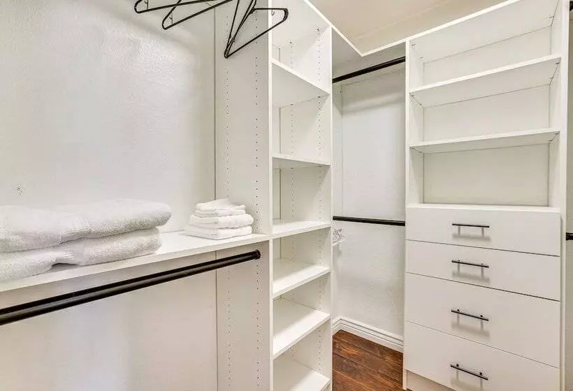 Spacious Glendale Home: Walk To State Farm Stadium