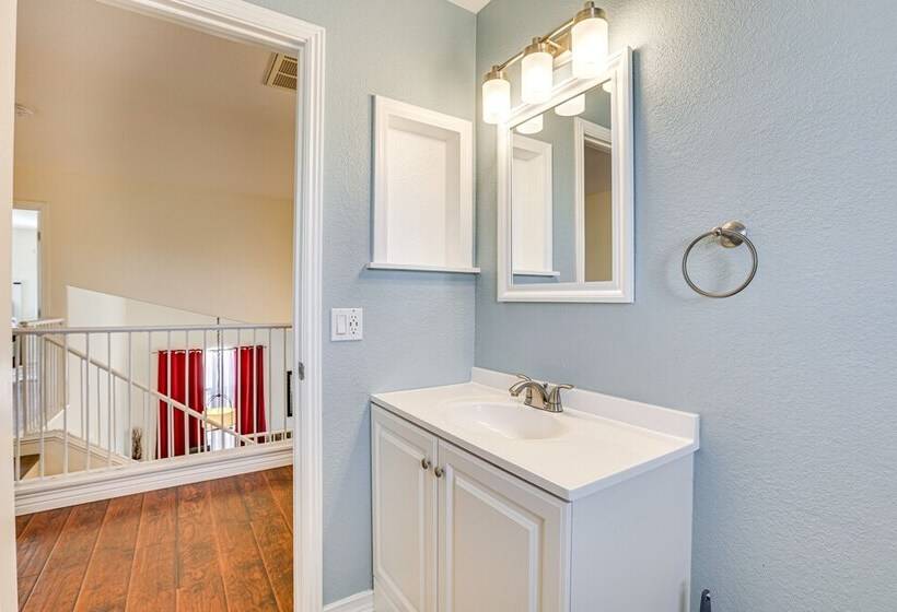 Spacious Glendale Home: Walk To State Farm Stadium