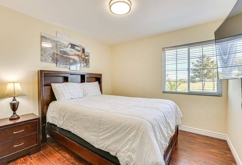 Spacious Glendale Home: Walk To State Farm Stadium