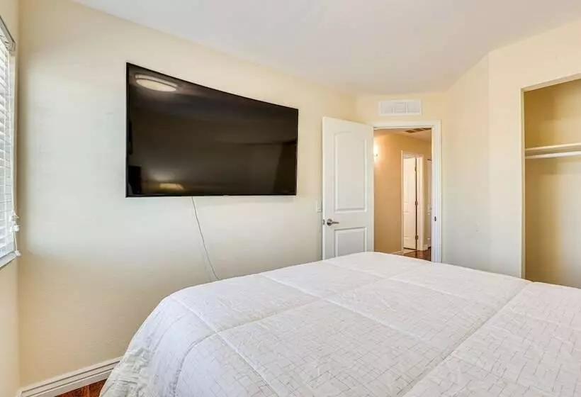 Spacious Glendale Home: Walk To State Farm Stadium