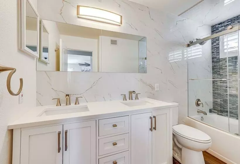 Spacious Glendale Home: Walk To State Farm Stadium