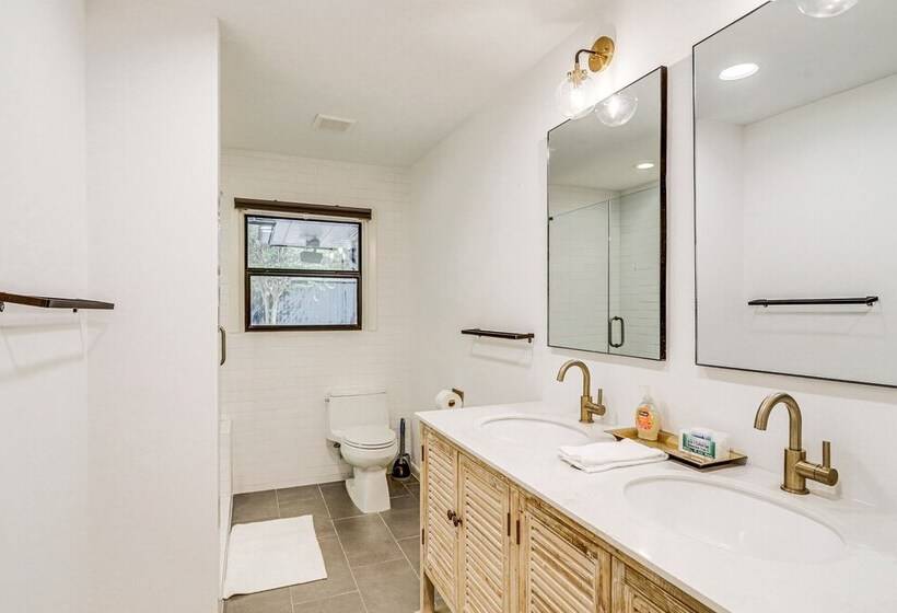 Spacious Houston Home W/ Pool   Near The Galleria!