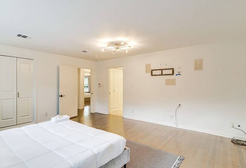 Spacious Houston Home W/ Pool   Near The Galleria!