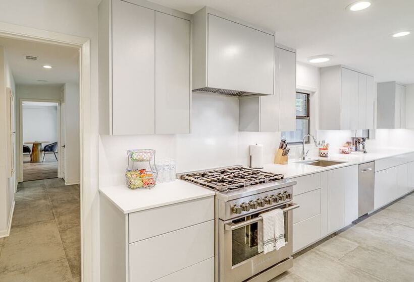 Spacious Houston Home W/ Pool   Near The Galleria!