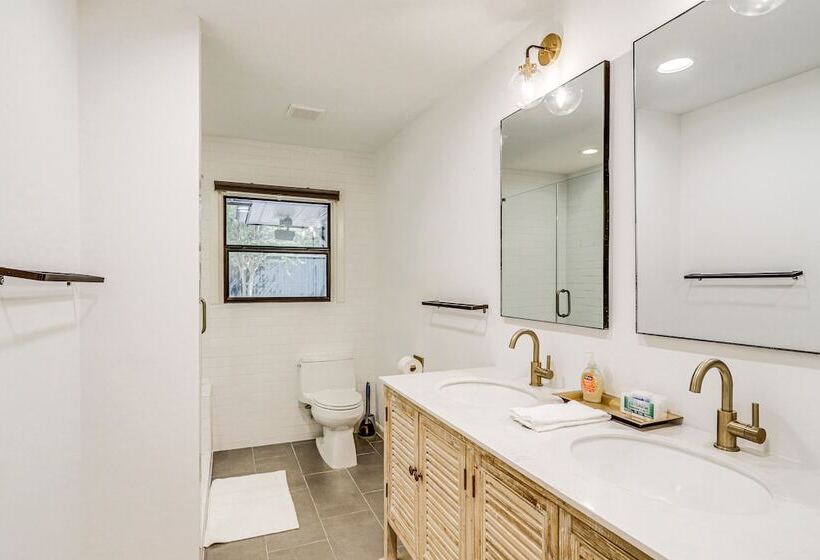 Spacious Houston Home W/ Pool   Near The Galleria!