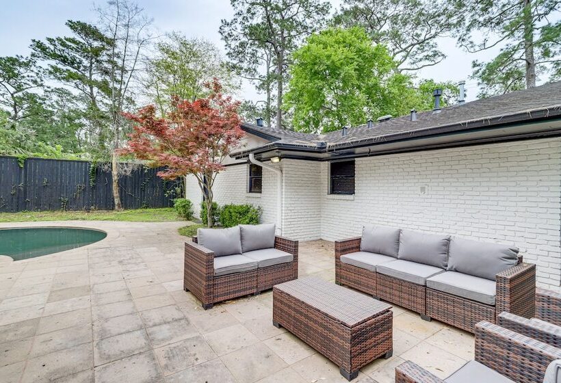 Spacious Houston Home W/ Pool   Near The Galleria!