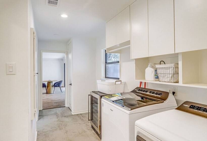 Spacious Houston Home W/ Pool   Near The Galleria!