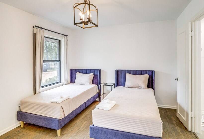 Spacious Houston Home W/ Pool   Near The Galleria!