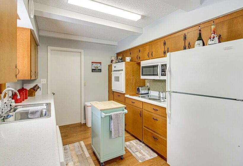 Waterfront Pine River Home W/ Shared Dock!