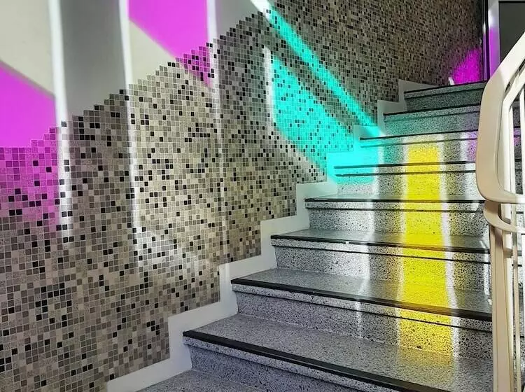 هتل Hub Apartments