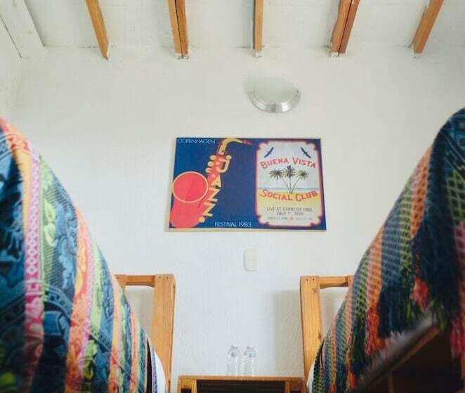 Playa Del Ritmo Beach Hostel & Bar