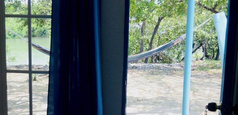 Playa Del Ritmo Beach Hostel & Bar