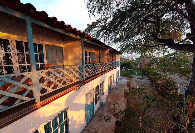 Playa Del Ritmo Beach Hostel & Bar