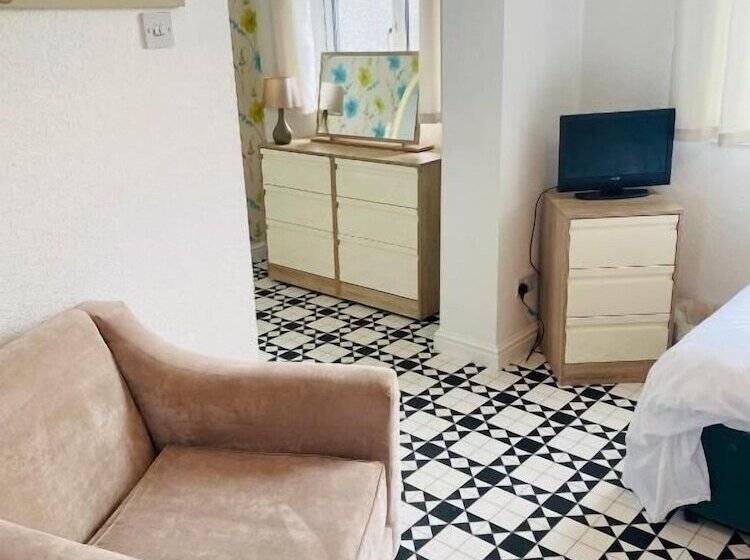 Bed and Breakfast Traxx