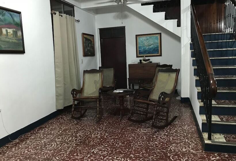 Общежитие El Portal 1610