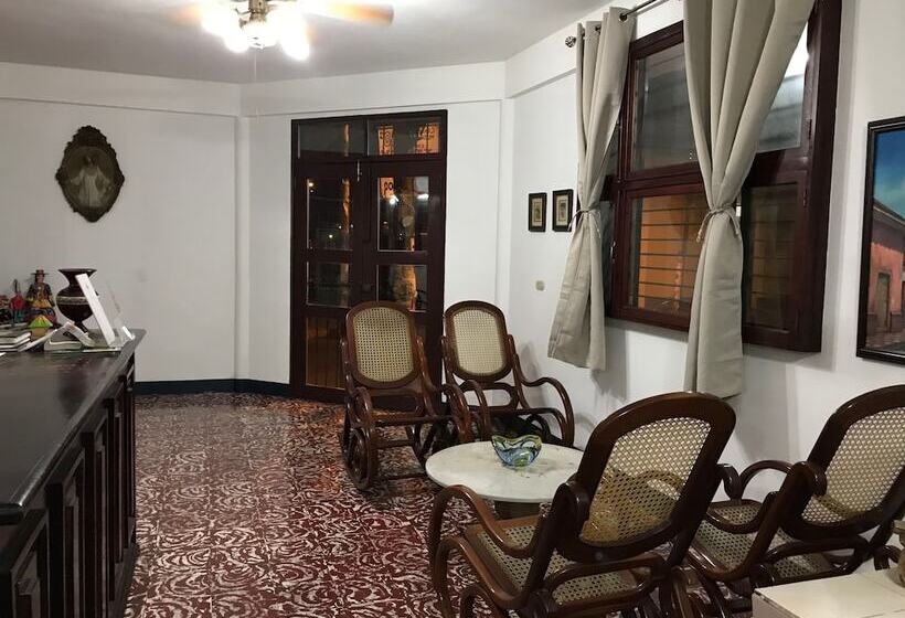 Общежитие El Portal 1610