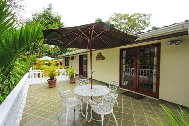 Hibiscus House Bed And Breakfast