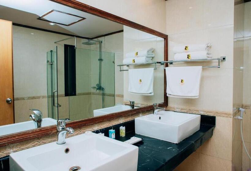 Отель Gold Crest