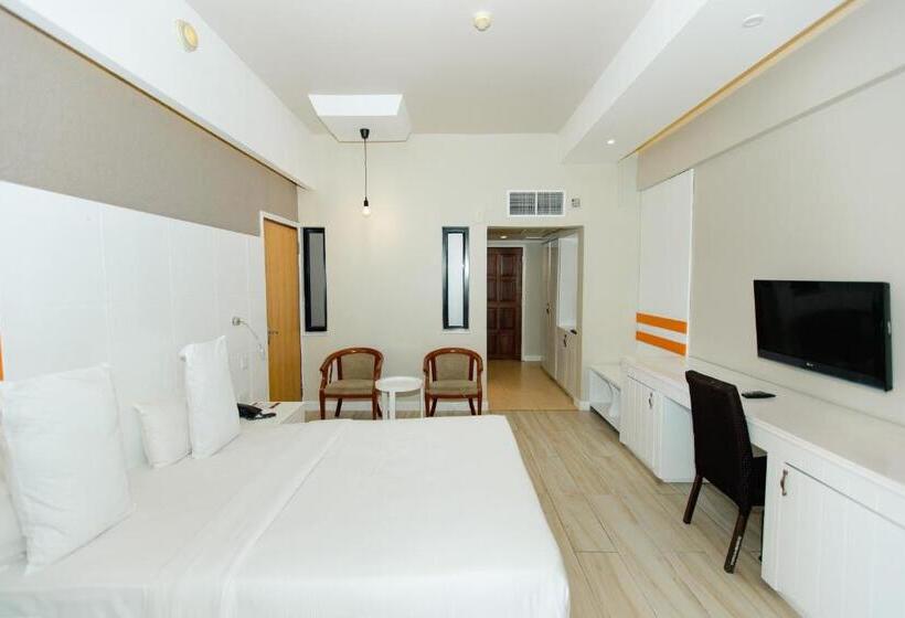 Отель Gold Crest