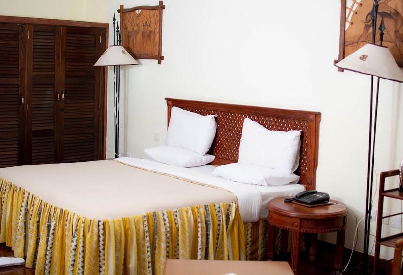 Отель Naura Springs